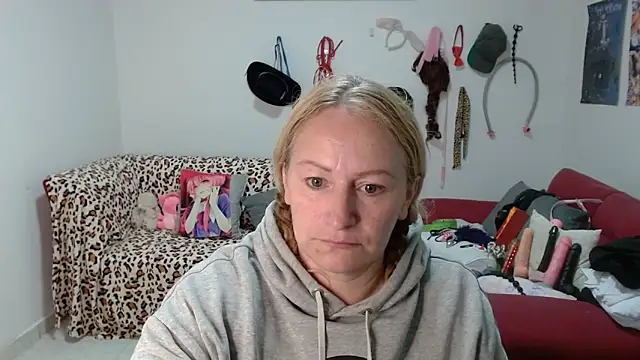 emperabigbootybigass online show from March 17, 12:30 pm