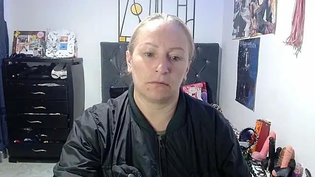 Snapshot of emperabigbootybigass chatting on May 6, 12:32 pm emperabigbootybigass online show from May 6, 12:32 pm