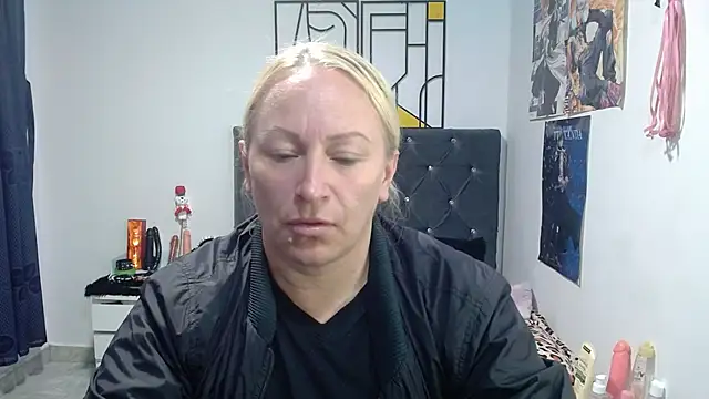 Snapshot of emperabigbootybigass chatting on May 19, 12:22 pm emperabigbootybigass online show from May 19, 12:22 pm