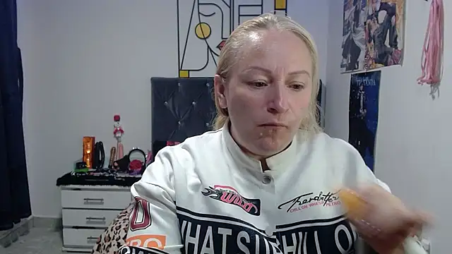 Snapshot of emperabigbootybigass chatting on May 20, 12:22 pm emperabigbootybigass online show from May 20, 12:22 pm