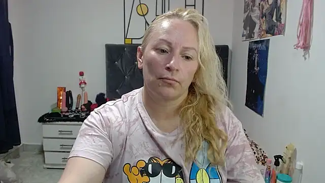 Snapshot of emperabigbootybigass chatting on May 21, 6:04 pm emperabigbootybigass online show from May 21, 6:04 pm