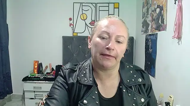 Snapshot of emperabigbootybigass chatting on May 22, 12:44 pm emperabigbootybigass online show from May 22, 12:44 pm