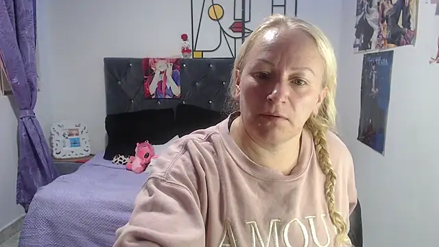 Snapshot of emperabigbootybigass chatting on June 2, 12:40 pm emperabigbootybigass online show from June 2, 12:40 pm