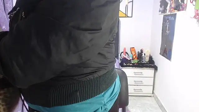 Snapshot of emperabigbootybigass chatting on June 3, 12:19 pm emperabigbootybigass online show from June 3, 12:19 pm