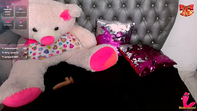 Snapshot of samy__milf chatting on December 15, 4:40 am samy milf online show from December 15, 4:40 am