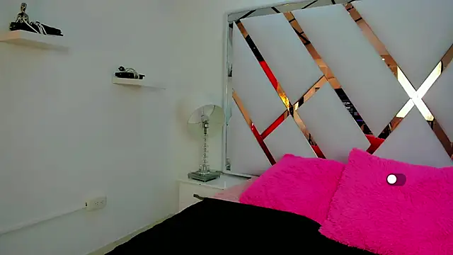 Snapshot of samy__milf chatting on January 17, 7:28 pm samy milf online show from January 17, 7:28 pm