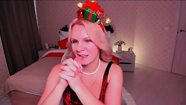 Snapshot of Louisa_Bay chatting on December 28, 10:58 am Louisa Bay online show from December 28, 10:58 am