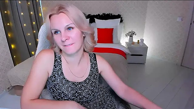 Snapshot of Louisa_Bay chatting on December 30, 11:04 am Louisa Bay online show from December 30, 11:04 am