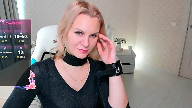 Snapshot of Louisa_Bay chatting on February 4, 11:05 am Louisa Bay online show from February 4, 11:05 am