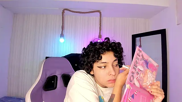 Snapshot of miku_katsuragi chatting on September 29, 1:33 am miku katsuragi online show from September 29, 1:33 am