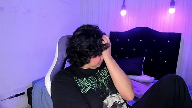 Snapshot of miku_katsuragi chatting on November 22, 11:48 pm miku katsuragi online show from November 22, 11:48 pm