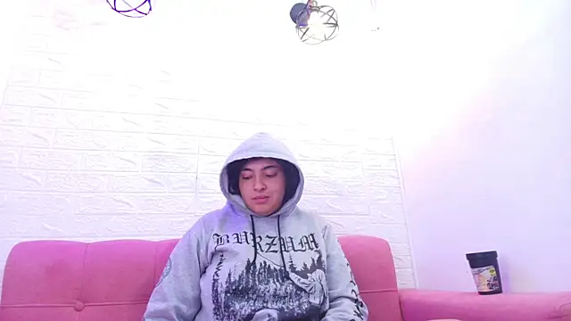 Snapshot of miku_katsuragi chatting on November 29, 9:18 pm miku katsuragi online show from November 29, 9:18 pm