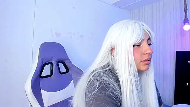 Snapshot of miku_katsuragi chatting on December 16, 2:16 am miku katsuragi online show from December 16, 2:16 am