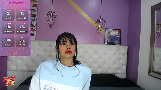 Snapshot of MadameDamn chatting on December 10, 6:28 pm MadameDamn online show from December 10, 6:28 pm