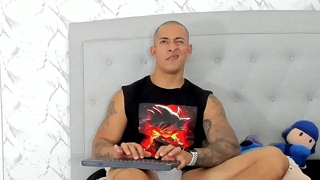 luigiferrara online show from March 6, 3:24 am