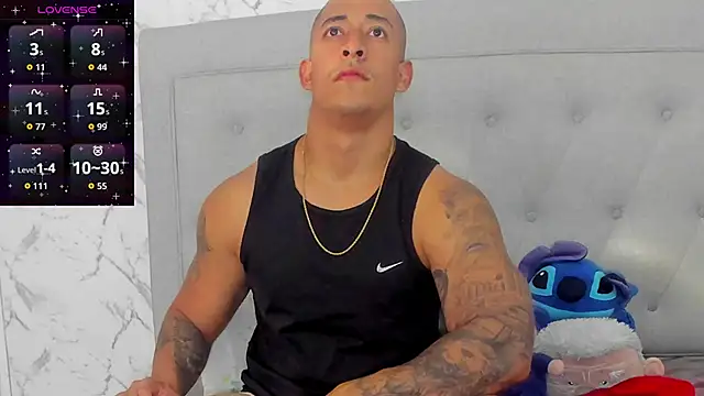 luigiferrara online show from March 5, 9:11 pm