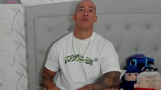 Snapshot of luigiferrara chatting on August 1, 7:13 pm luigiferrara online show from August 1, 7:13 pm