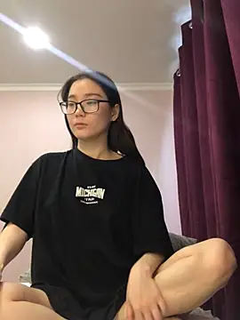 Snapshot of Milka23 chatting on January 25, 9:15 am Milka23 online show from January 25, 9:15 am