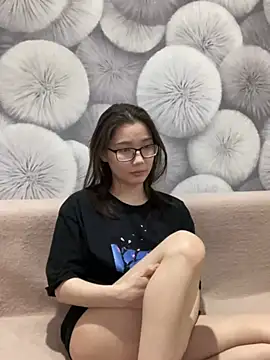 Snapshot of Milka23 chatting on March 9, 4:27 am Milka23 online show from March 9, 4:27 am