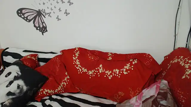 Snapshot of LadyHellene chatting on February 2, 5:15 pm LadyHellene online show from February 2, 5:15 pm