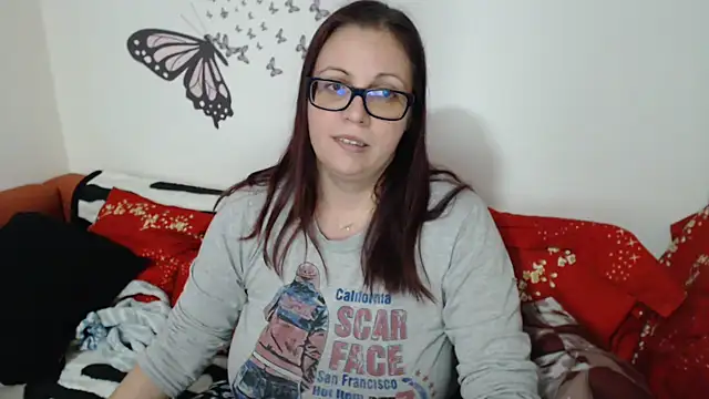 Snapshot of LadyHellene chatting on February 5, 8:35 pm LadyHellene online show from February 5, 8:35 pm