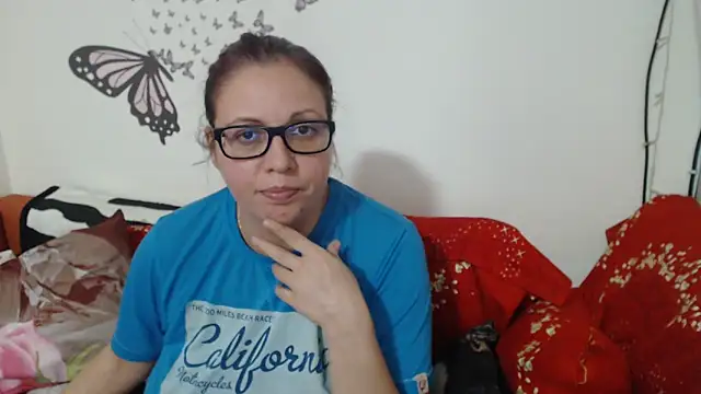 Snapshot of LadyHellene chatting on February 13, 6:05 pm LadyHellene online show from February 13, 6:05 pm