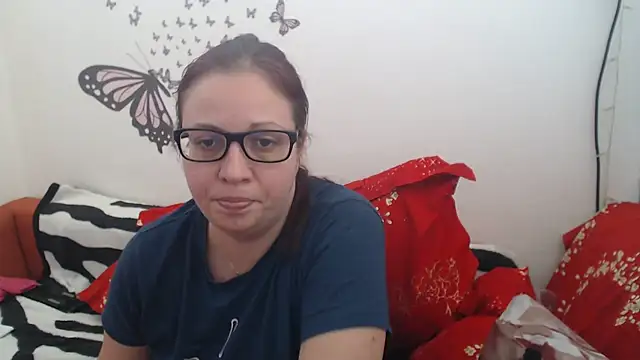 Snapshot of LadyHellene chatting on February 25, 1:39 pm LadyHellene online show from February 25, 1:39 pm