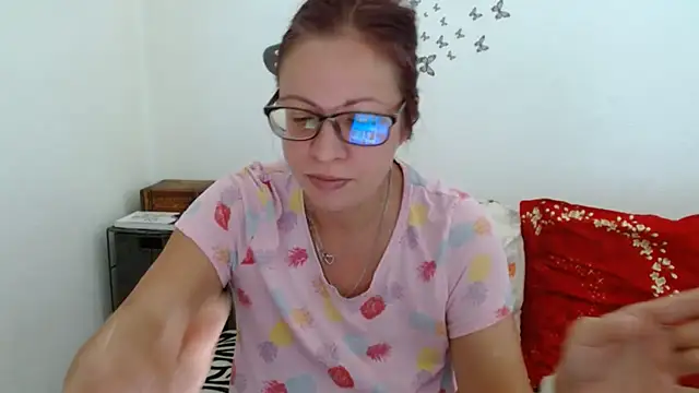 Snapshot of LadyHellene chatting on August 7, 5:20 am LadyHellene online show from August 7, 5:20 am