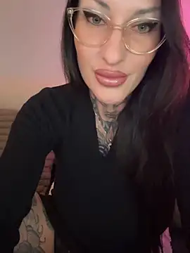 Snapshot of MeganWitch chatting on May 14, 6:47 pm MeganWitch online show from May 14, 6:47 pm