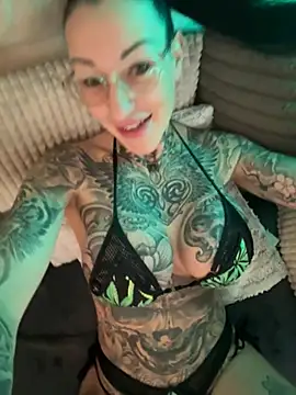 Snapshot of MeganWitch chatting on June 13, 5:05 am MeganWitch online show from June 13, 5:05 am