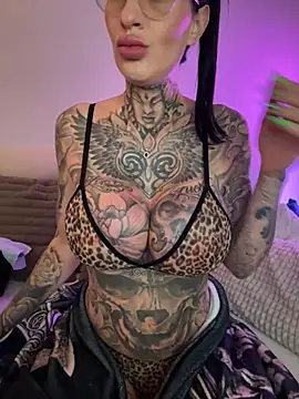 Snapshot of MeganWitch chatting on June 13, 5:11 pm MeganWitch online show from June 13, 5:11 pm