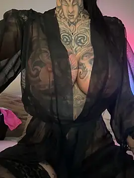 Snapshot of MeganWitch chatting on June 17, 4:59 am MeganWitch online show from June 17, 4:59 am