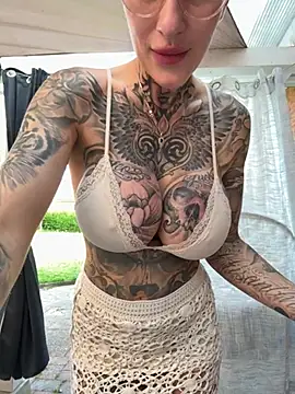 Snapshot of MeganWitch chatting on June 24, 4:28 pm MeganWitch online show from June 24, 4:28 pm