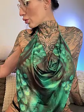 Snapshot of MeganWitch chatting on July 5, 8:32 am MeganWitch online show from July 5, 8:32 am