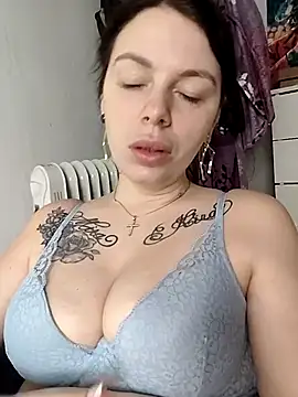 Lola Hale online show from February 15, 6:01 pm