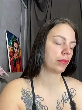 Lola Hale online show from April 28, 7:41 pm