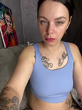 Snapshot of Lola_Hale chatting on June 12, 8:30 pm Lola Hale online show from June 12, 8:30 pm