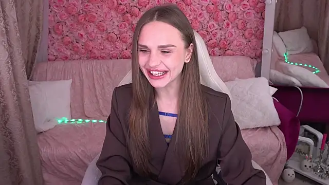 KiraGrayy online show from March 3, 1:50 pm