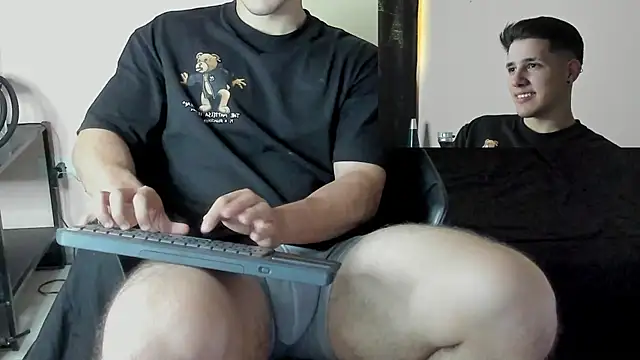 Snapshot of Adan_rivas_ chatting on June 20, 10:45 pm Adan rivas online show from June 20, 10:45 pm