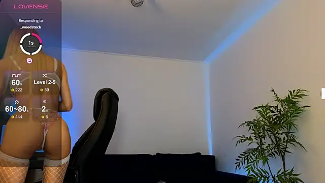 Snapshot of janecandyy_ chatting on January 11, 3:09 pm janecandyy online show from January 11, 3:09 pm