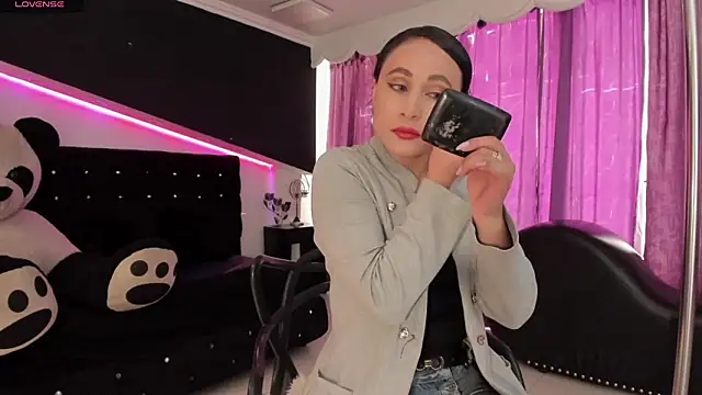 Coral Gibson online show from February 4, 12:33 pm