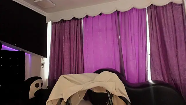 Snapshot of Coral_Gibson chatting on June 11, 1:31 pm Coral Gibson online show from June 11, 1:31 pm