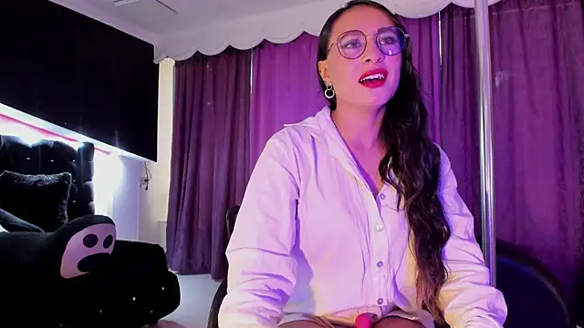 Snapshot of Coral_Gibson chatting on June 25, 12:20 pm Coral Gibson online show from June 25, 12:20 pm