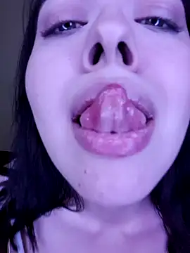 Snapshot of la_luna_sorse chatting on December 11, 4:53 pm la luna sorse online show from December 11, 4:53 pm