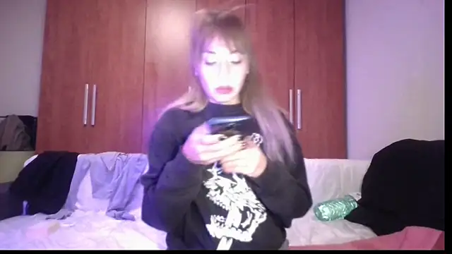 KarolinaReaper online show from November 3, 1:45 pm