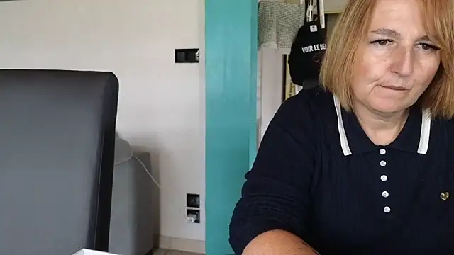 Snapshot of Sandcoq chatting on June 4, 12:00 pm Sandcoq online show from June 4, 12:00 pm