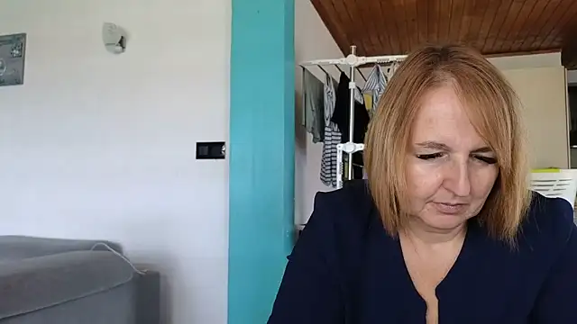 Snapshot of Sandcoq chatting on June 5, 11:16 am Sandcoq online show from June 5, 11:16 am