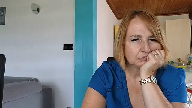 Snapshot of Sandcoq chatting on June 8, 11:43 am Sandcoq online show from June 8, 11:43 am
