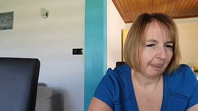 Snapshot of Sandcoq chatting on June 11, 10:46 am Sandcoq online show from June 11, 10:46 am