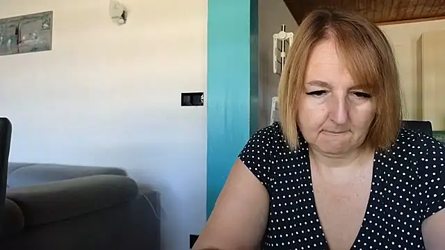 Snapshot of Sandcoq chatting on June 24, 7:51 am Sandcoq online show from June 24, 7:51 am